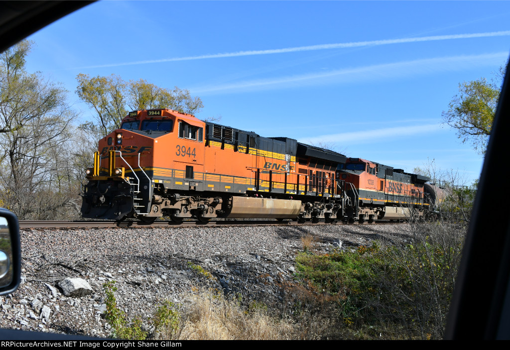 BNSF 3944